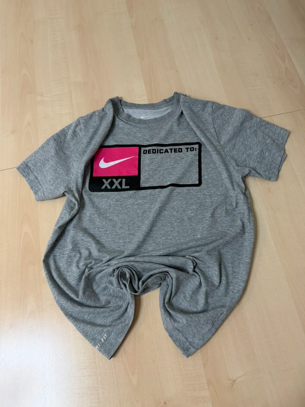 Camiseta Nike Dri-Fit Gris Jaspeado Estampado "Dedicated To" Talla M — foto 3