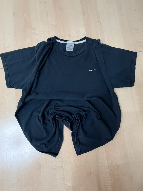 Nike camiseta vintage negra desgastada Talla XL Swoosh Y2K — foto 4