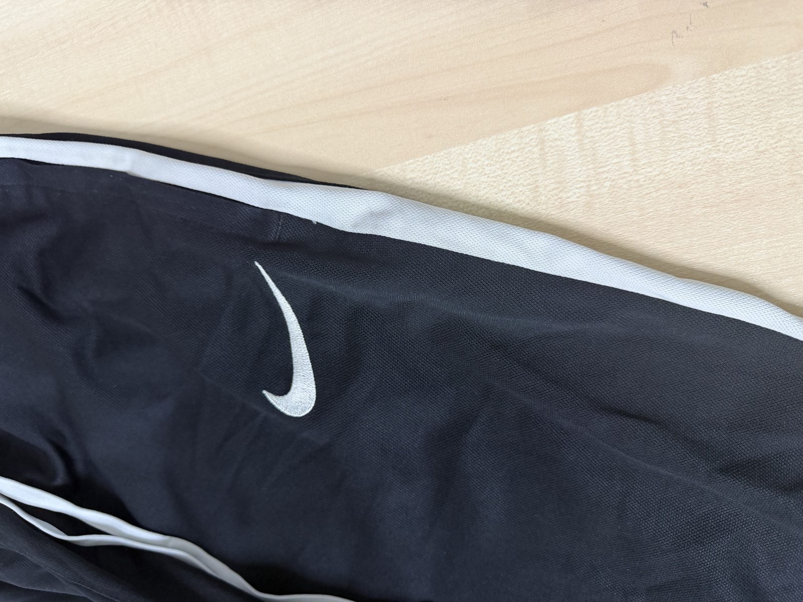 Nike pantalón chándal negro talla L franjas blancas streetwear — foto 3