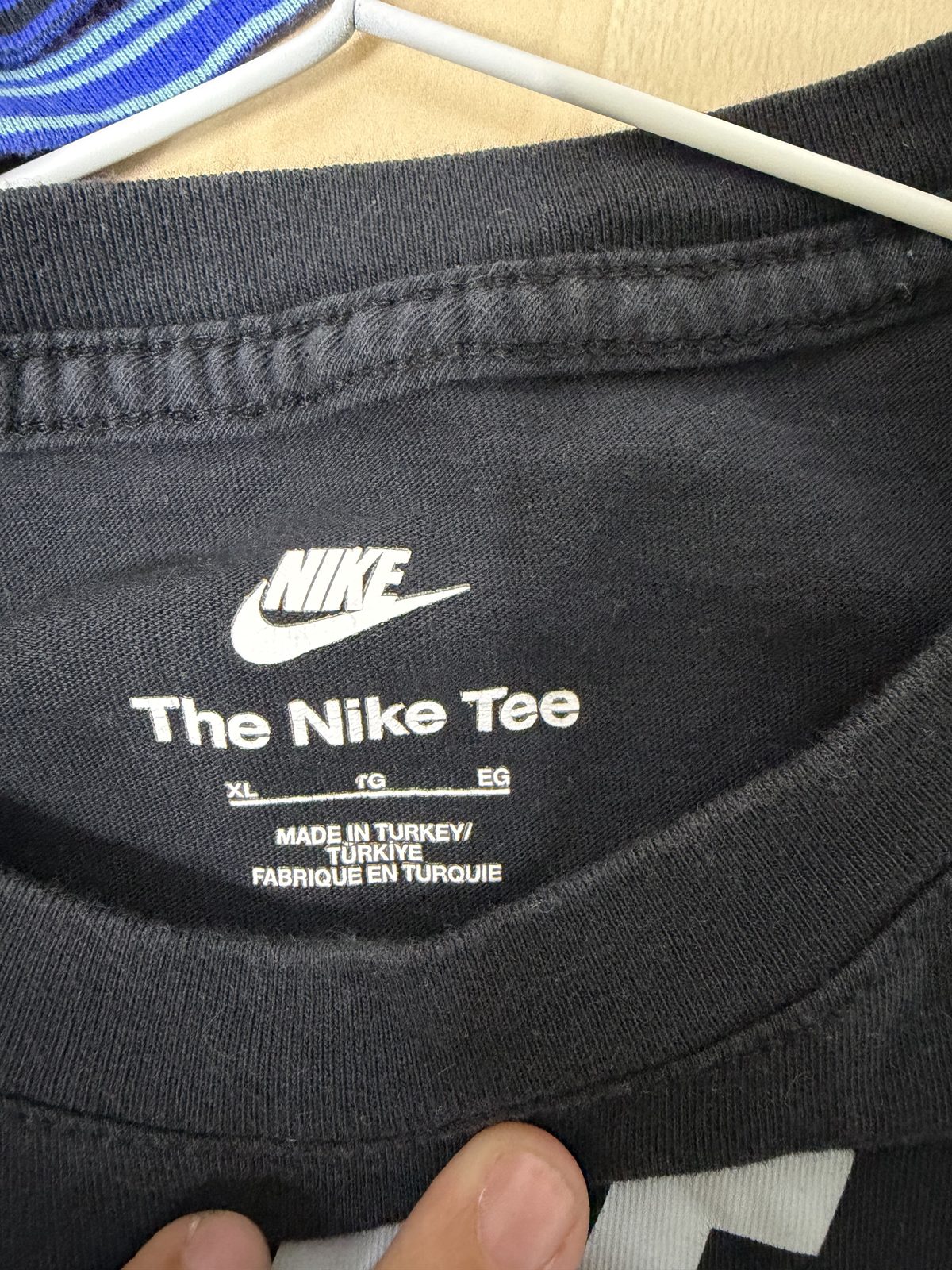 Nike Camiseta Niño XL Junior Negra The Nike Tee Estampada — foto 3