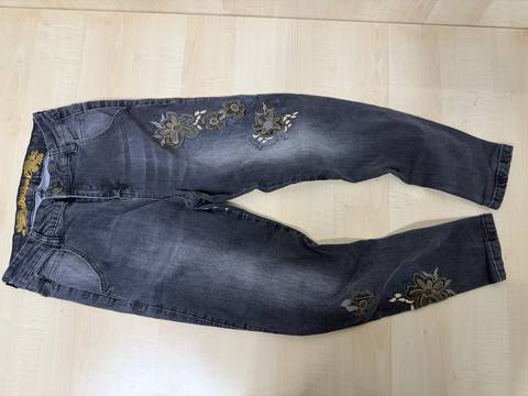 Vaqueros Desigual gris oscuro bordados florales pitillo / Dark grey Desigual embroidered jeans