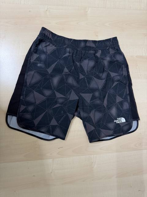 The North Face short running negro geométrico trail streetwear