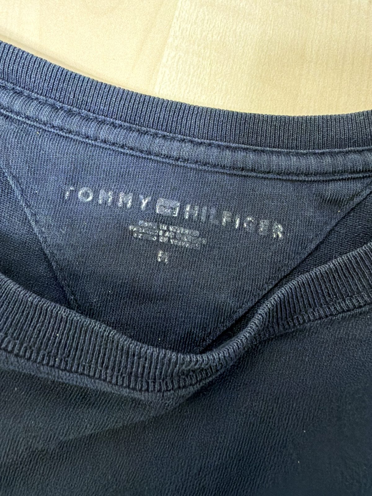 Camiseta Tommy Hilfiger Azul Marino Logo Bandera Pecho Talla M Casual — foto 3