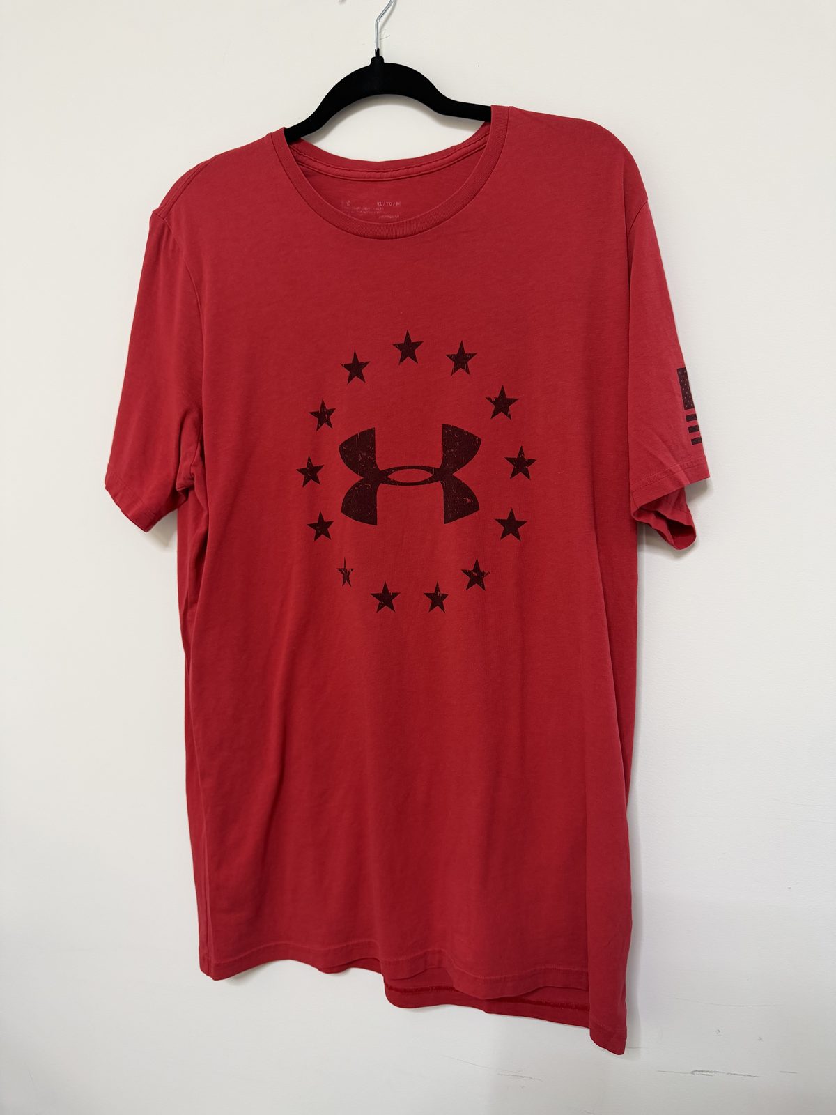 Under Armour Camiseta Roja Estrellas Talla XL Deportiva — foto 2