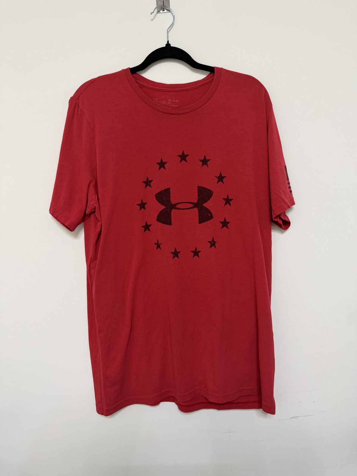 Under Armour Camiseta Roja Estrellas Talla XL Deportiva