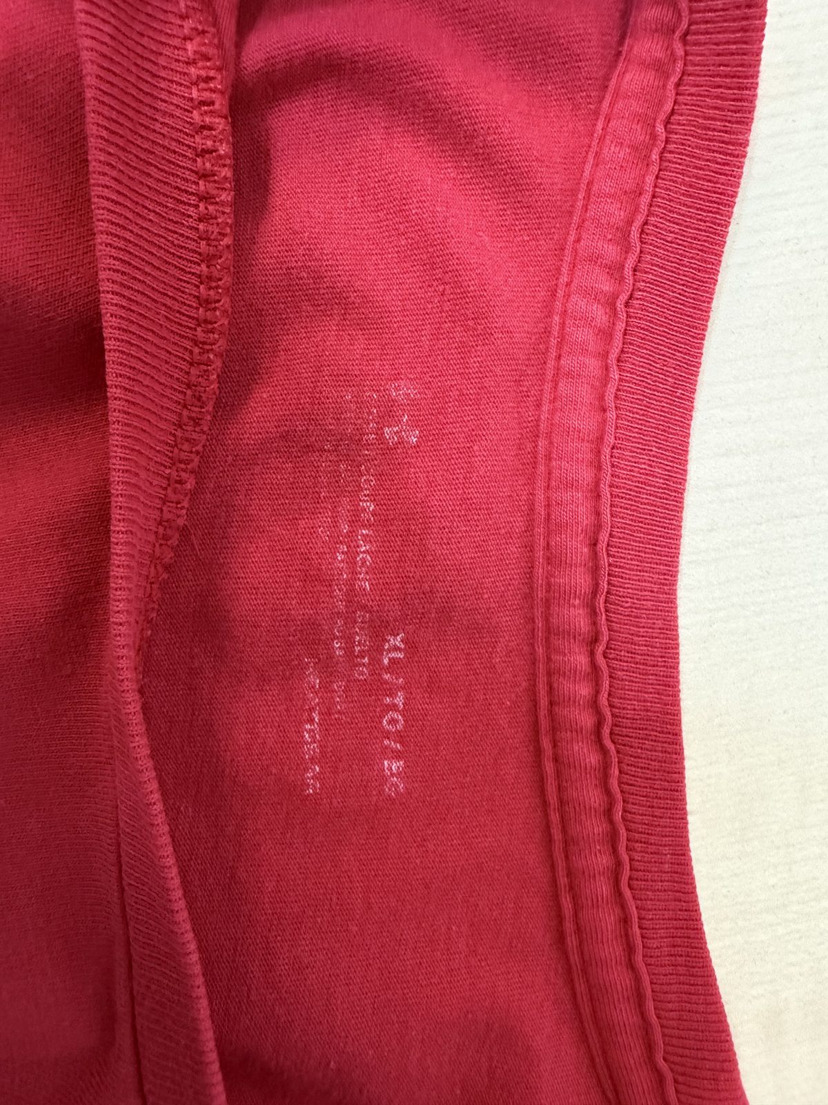 Under Armour Camiseta Roja Estrellas Talla XL Deportiva — foto 5
