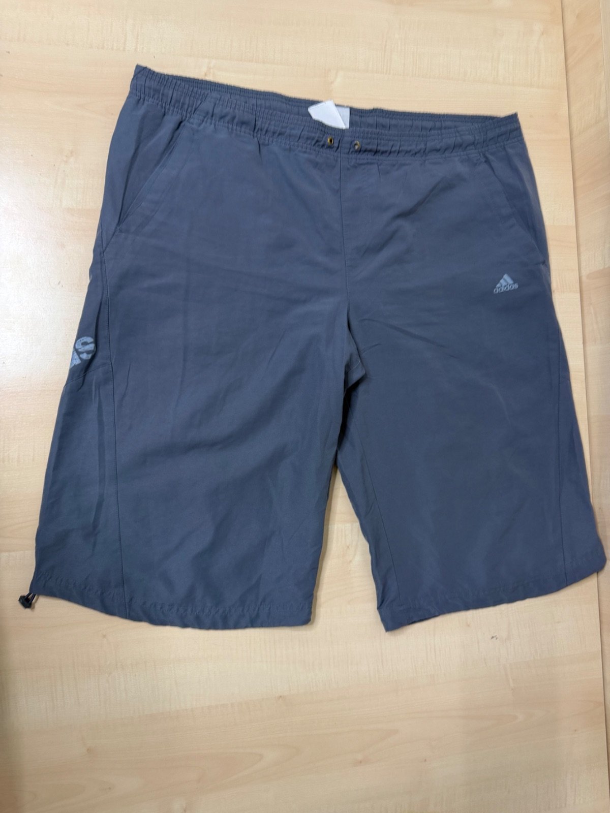 Bermuda Adidas Gris Talla XL Deportiva Tejido Técnico Streetwear