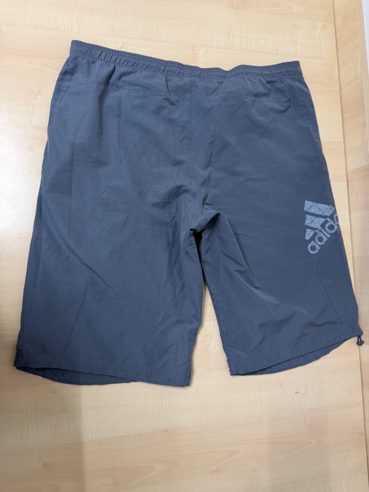 Bermuda Adidas Gris Talla XL Deportiva Tejido Técnico Streetwear — foto 4