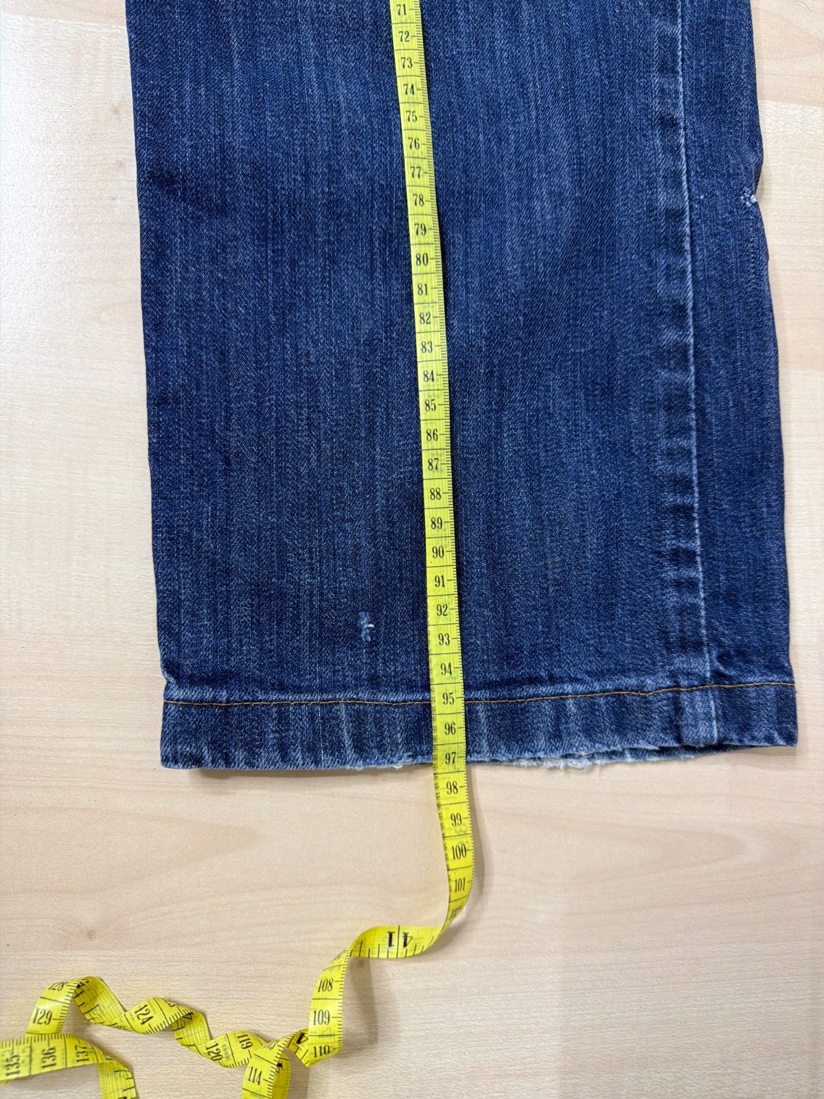 Levi's vaquero recto azul oscuro roto rodillas vintage — foto 7