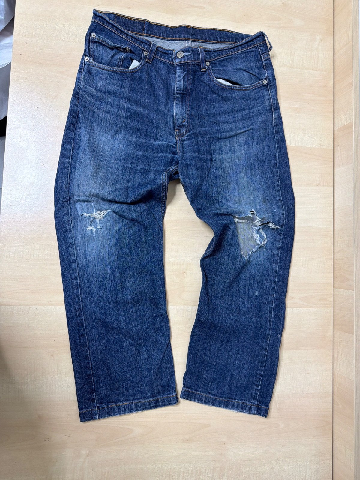 Levi's vaquero recto azul oscuro roto rodillas vintage