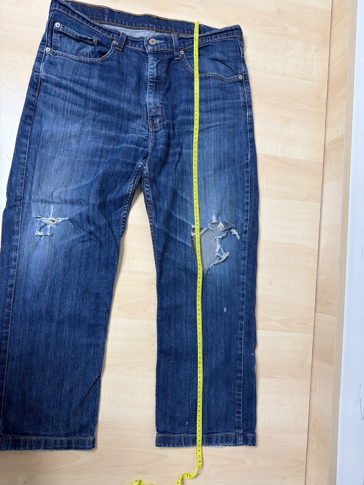 Levi's vaquero recto azul oscuro roto rodillas vintage — foto 6