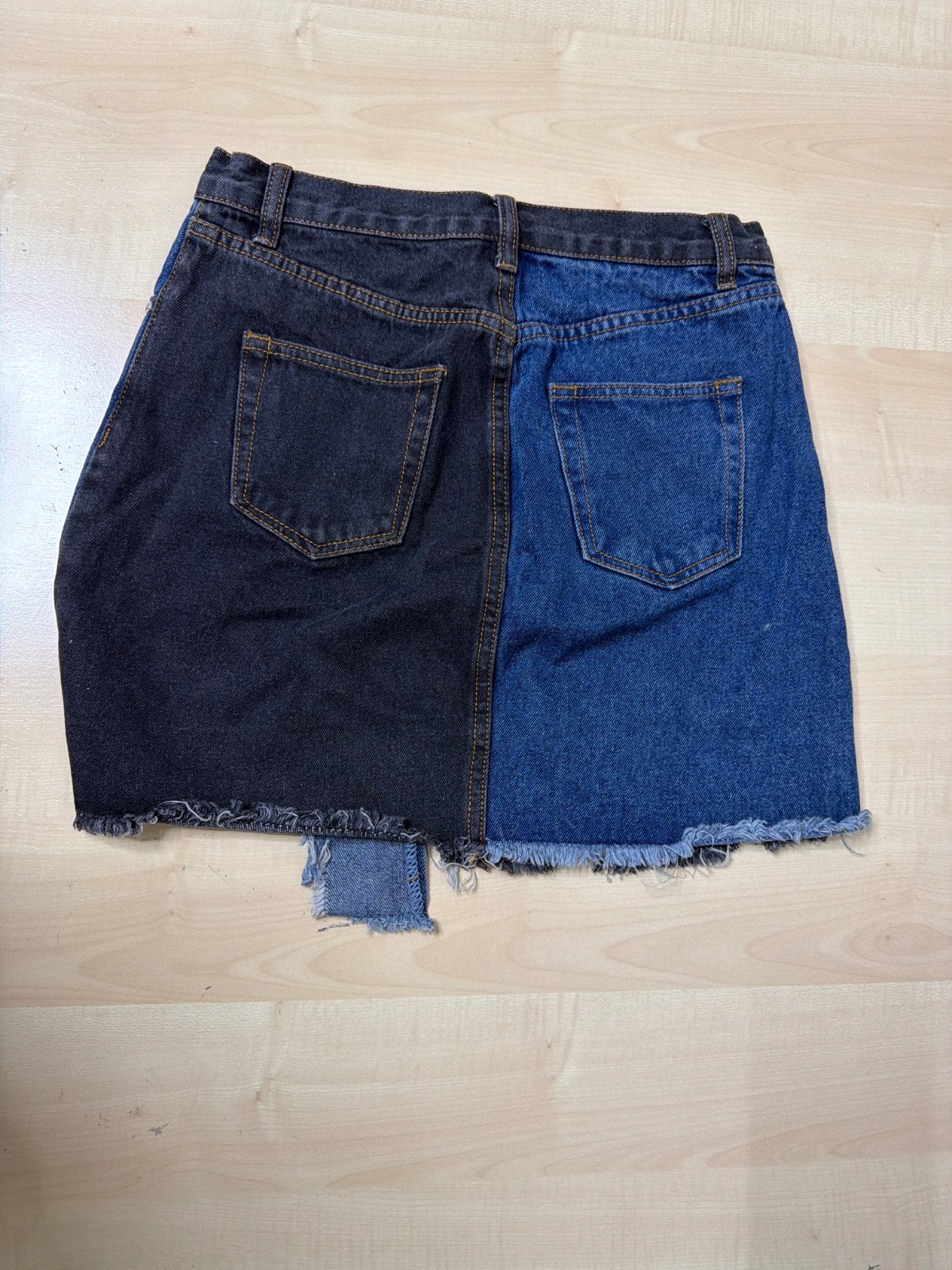 Falda vaquera denim bicolor Talla S deshilachada grunge — foto 2