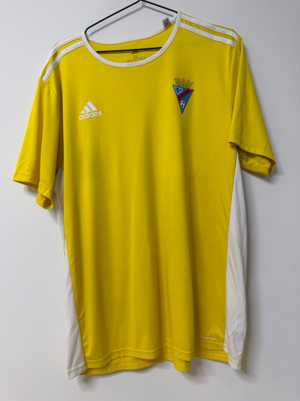 Adidas camiseta CD Valdefierro Talla XL Amarilla Aeroready Retro