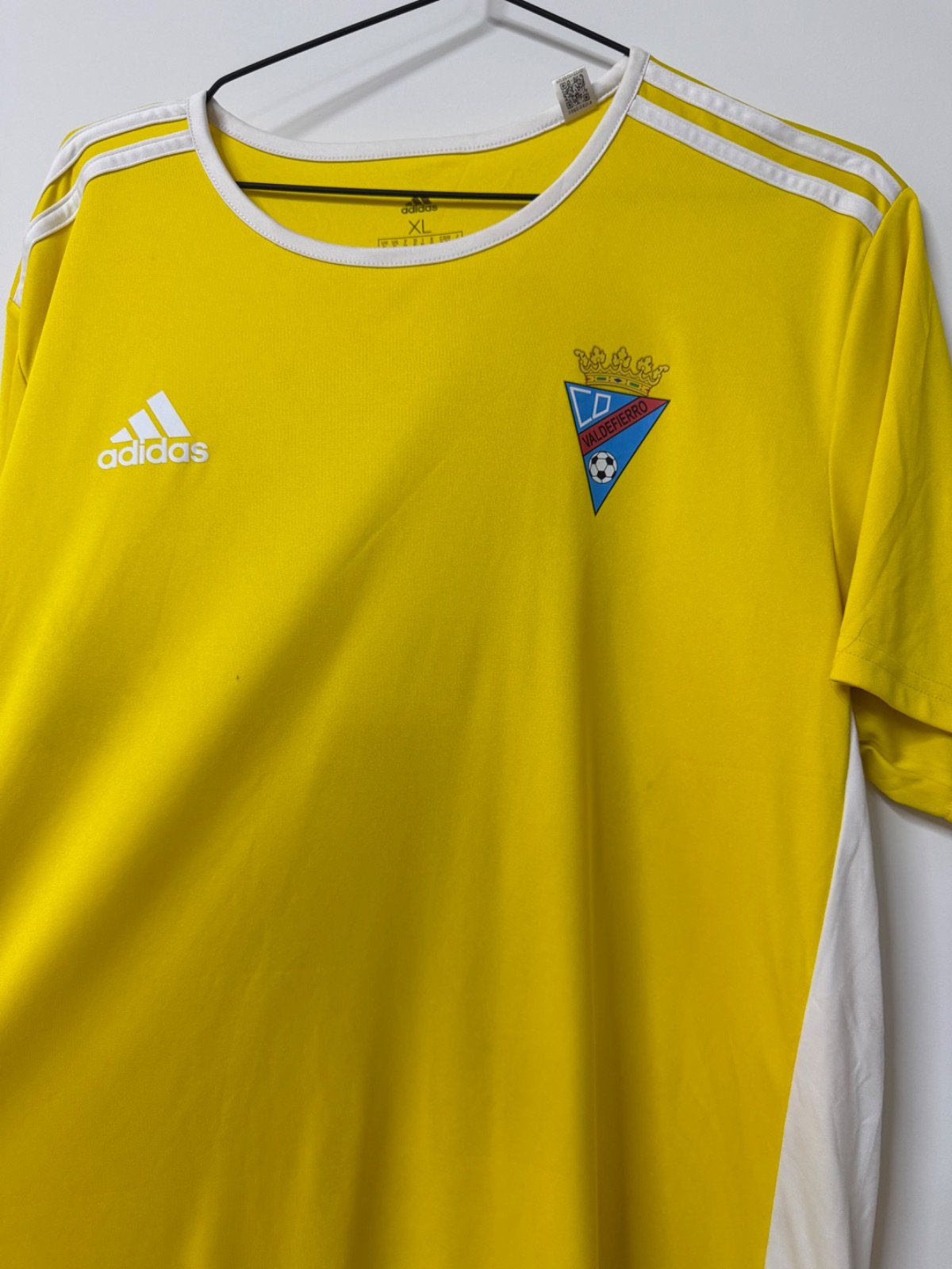 Adidas camiseta CD Valdefierro Talla XL Amarilla Aeroready Retro — foto 2