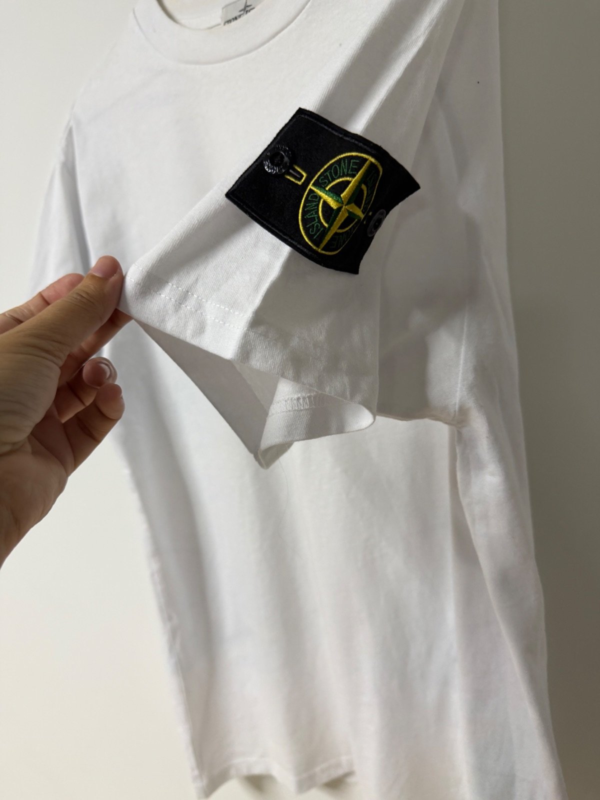 Stone Island camiseta blanca Talla L parche insignia streetwear — foto 3