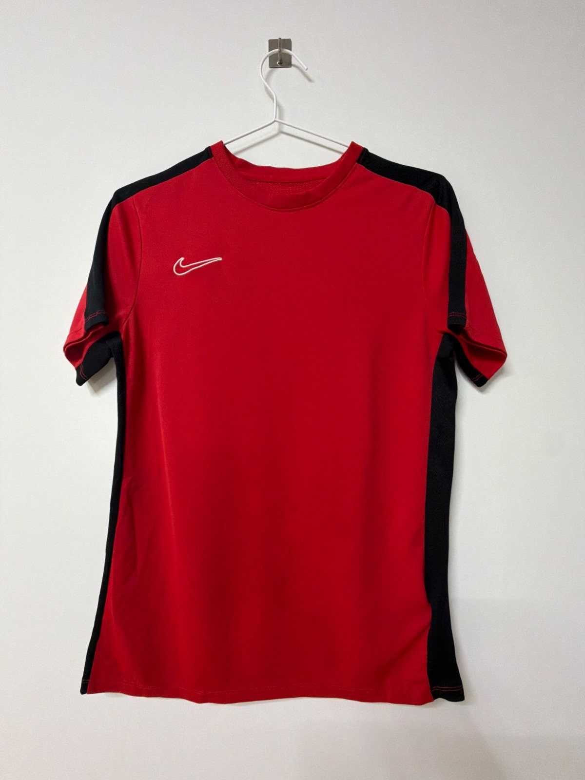 Nike camiseta deportiva roja manga corta Dri-Fit vintage