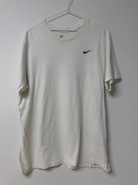 Nike Camiseta Blanca Logo Bordado Basica Casual Deporte