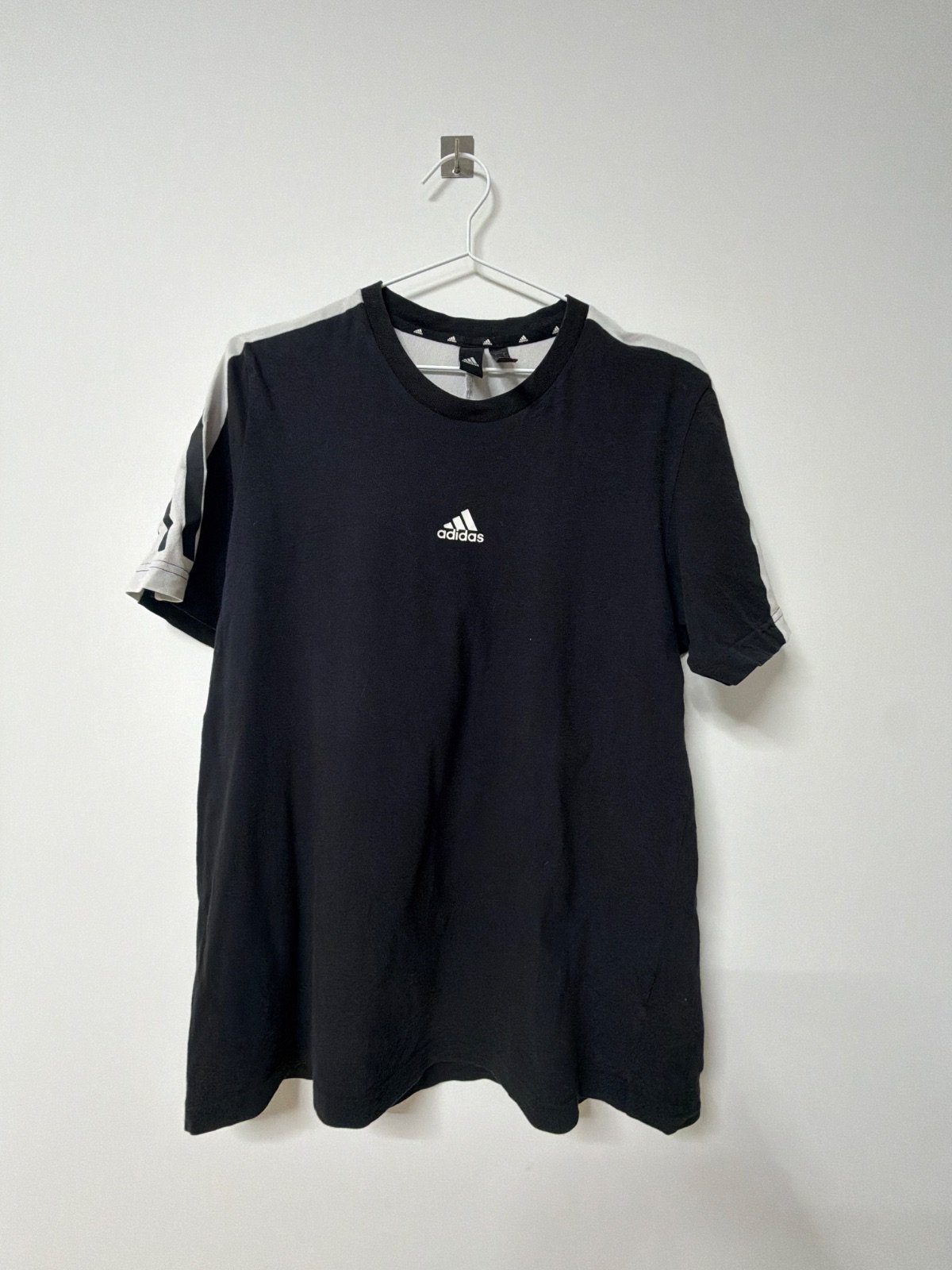 Camiseta Adidas 3 Franjas Negra Gris Streetwear Vintage