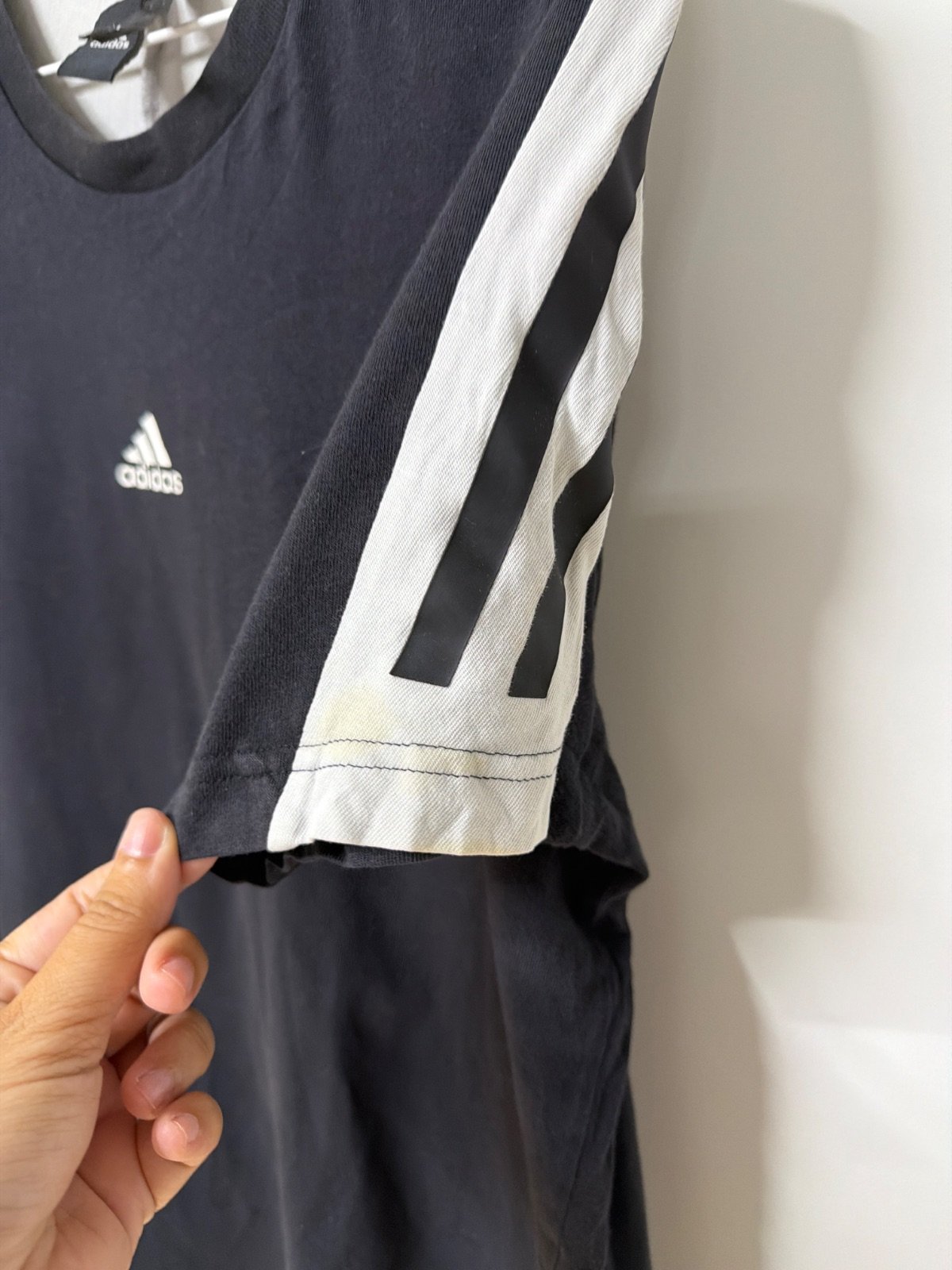 Camiseta Adidas 3 Franjas Negra Gris Streetwear Vintage — foto 2