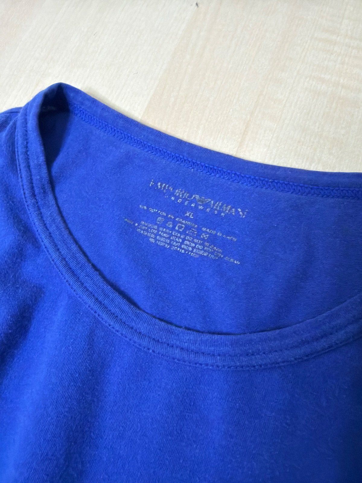 Emporio Armani camiseta azul klein Talla XL logo EA — foto 3