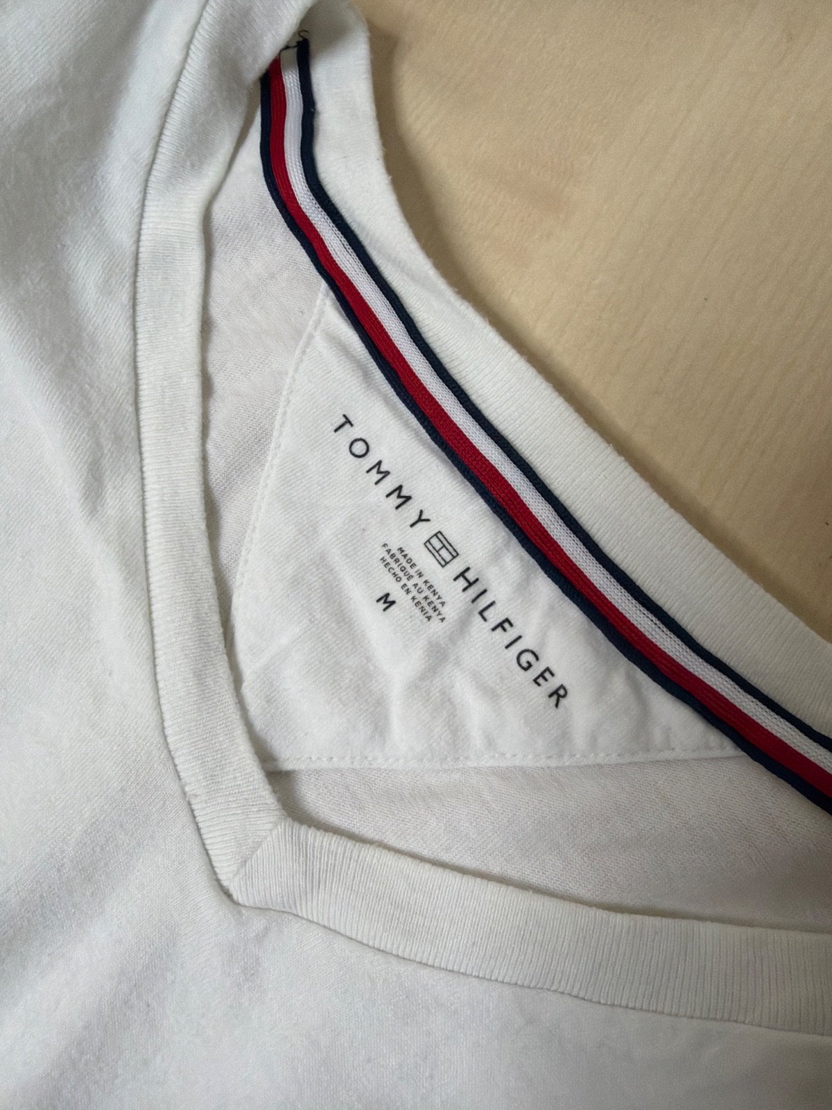 Tommy Hilfiger Camiseta Cuello Pico M Blanca Básica — foto 4
