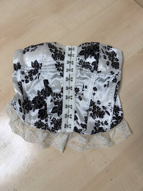 Corset blanco floral flocado gotico corchetes lazada