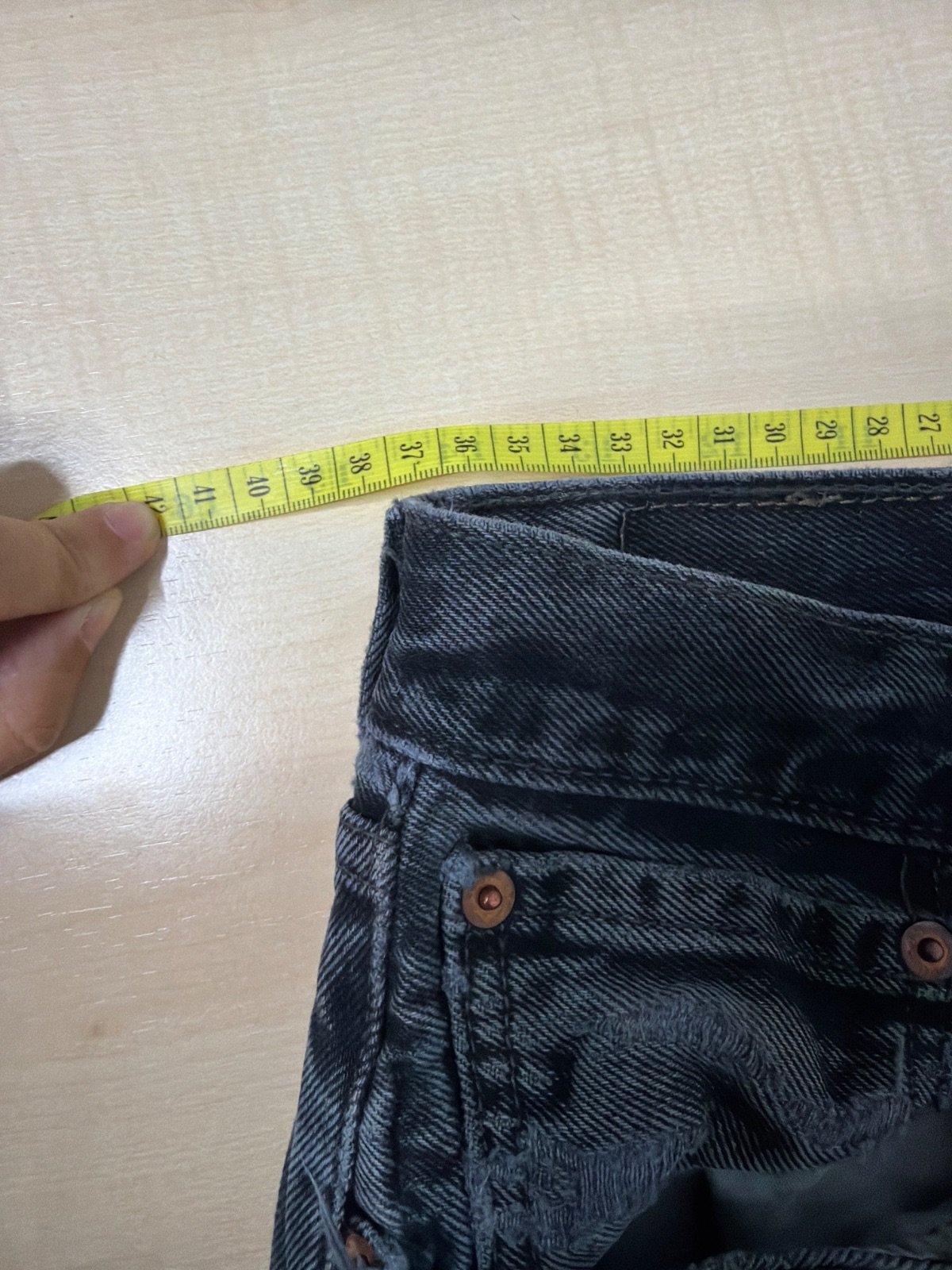 Levi's 501 vaquero negro gris W31 L30 vintage streetwear — foto 5