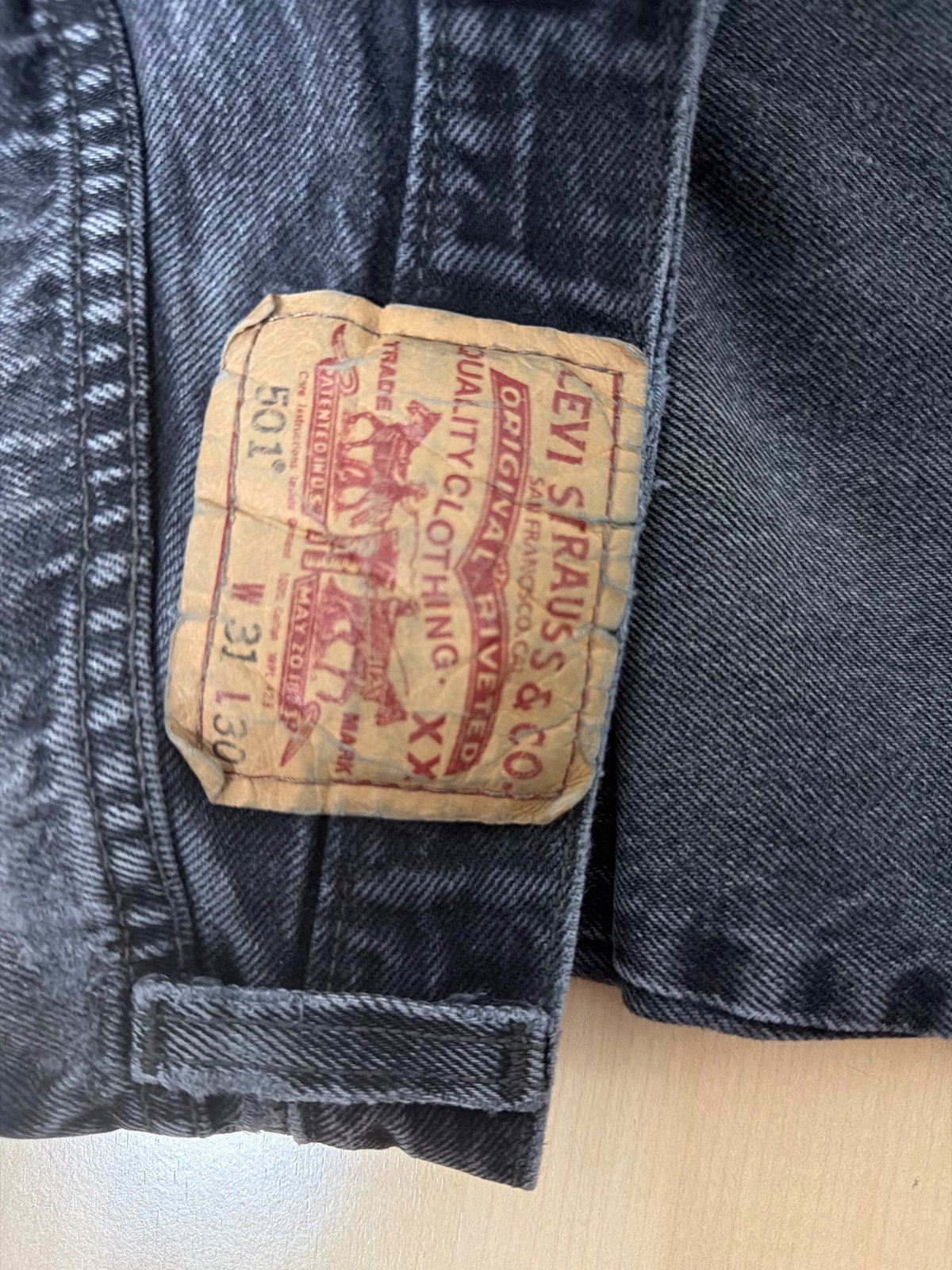 Levi's 501 vaquero negro gris W31 L30 vintage streetwear — foto 8