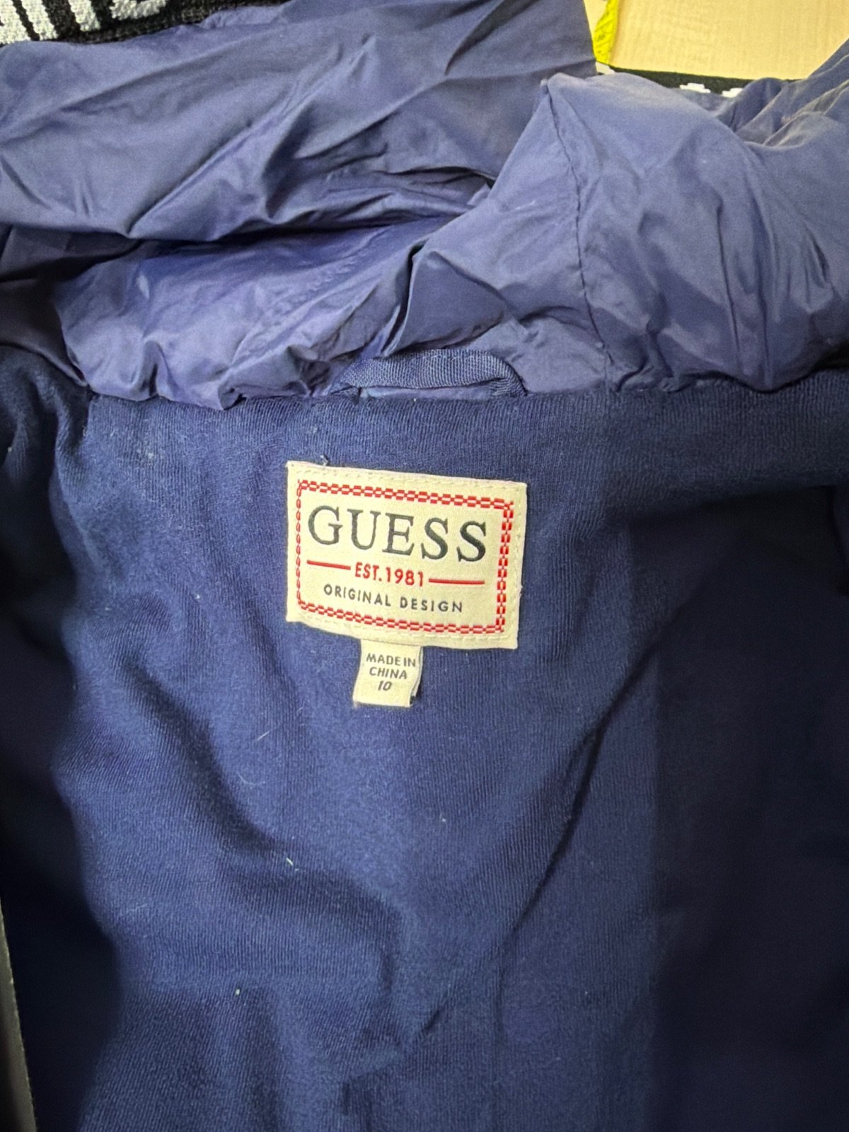 Guess chaquetón acolchado niño 10 años azul marino capucha — foto 3