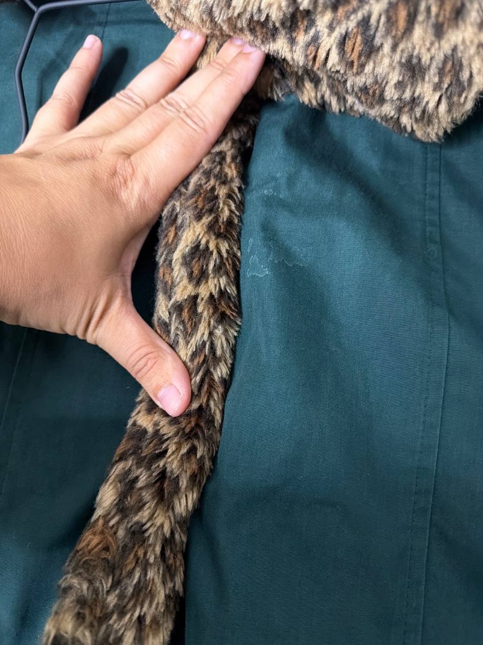 Parka verde forro leopardo Talla M/L Vintage Capucha — foto 4