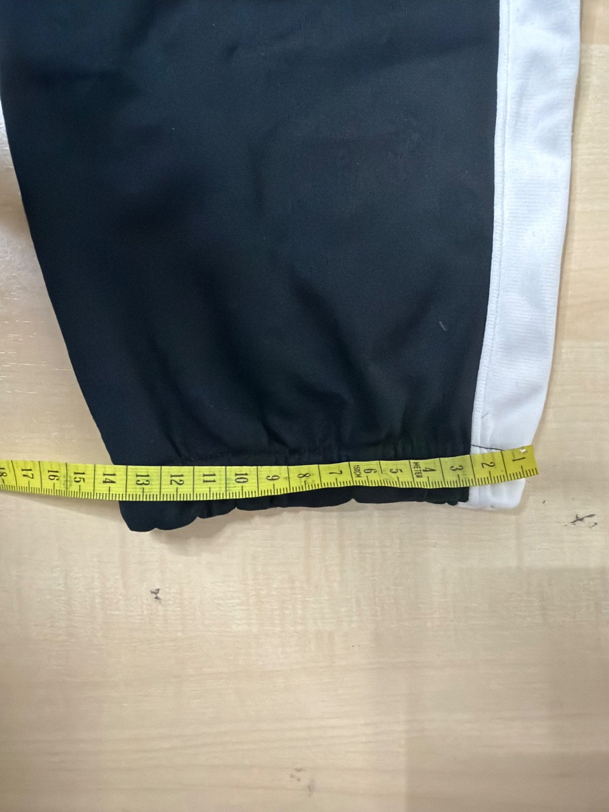 Under Armour pantalón chándal negro banda blanca vintage — foto 4