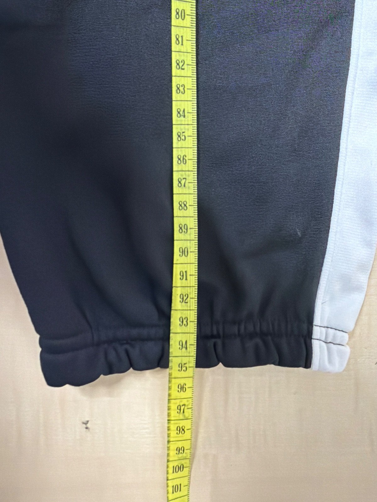 Under Armour pantalón chándal negro banda blanca vintage — foto 3