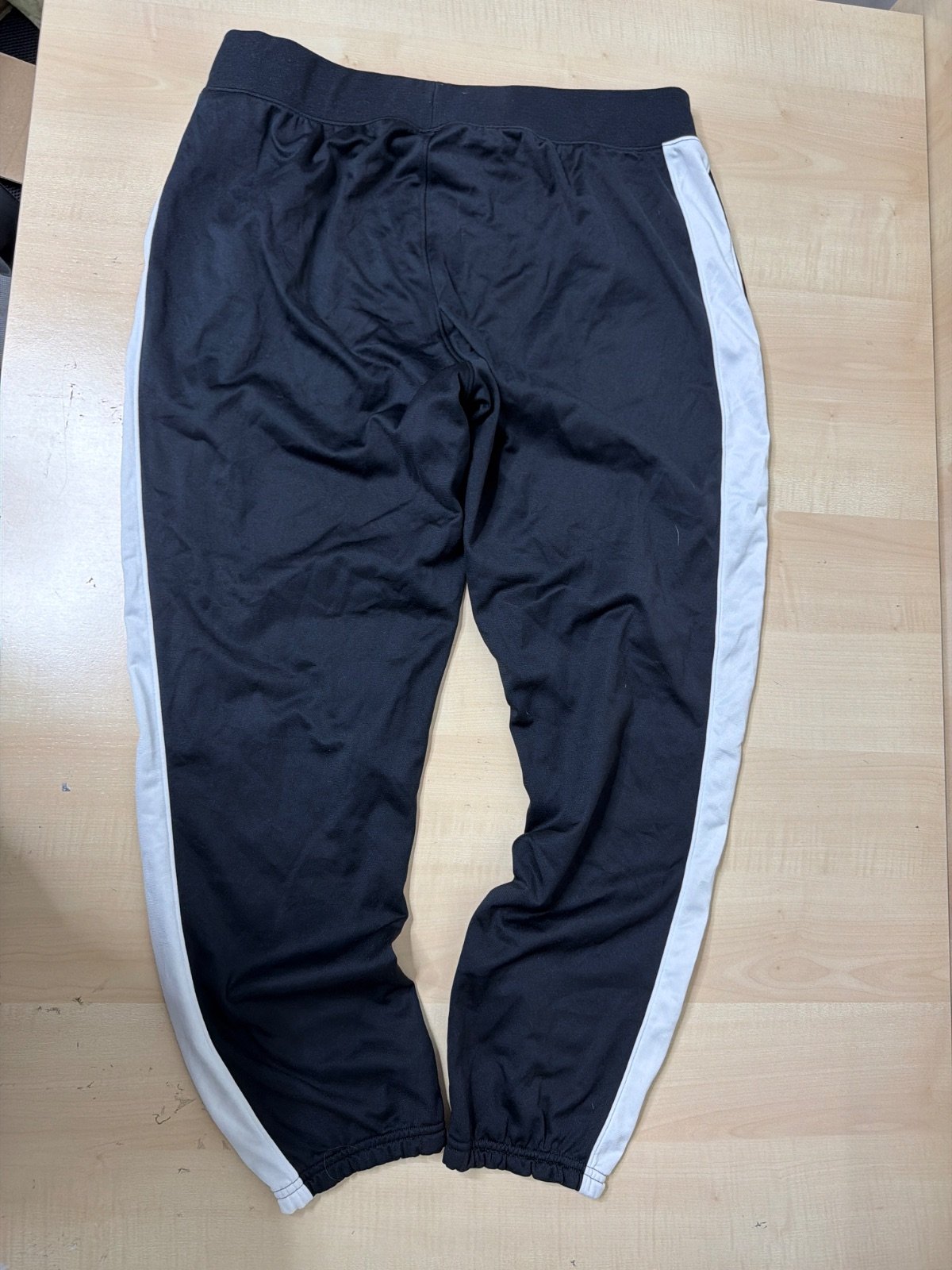 Under Armour pantalón chándal negro banda blanca vintage — foto 2