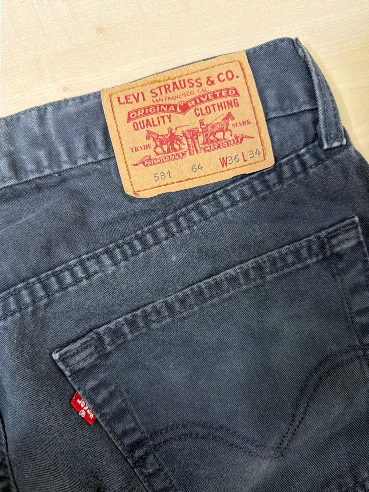 Levi's 581 vaqueros negro desgastado W36 L34 vintage streetwear — foto 3