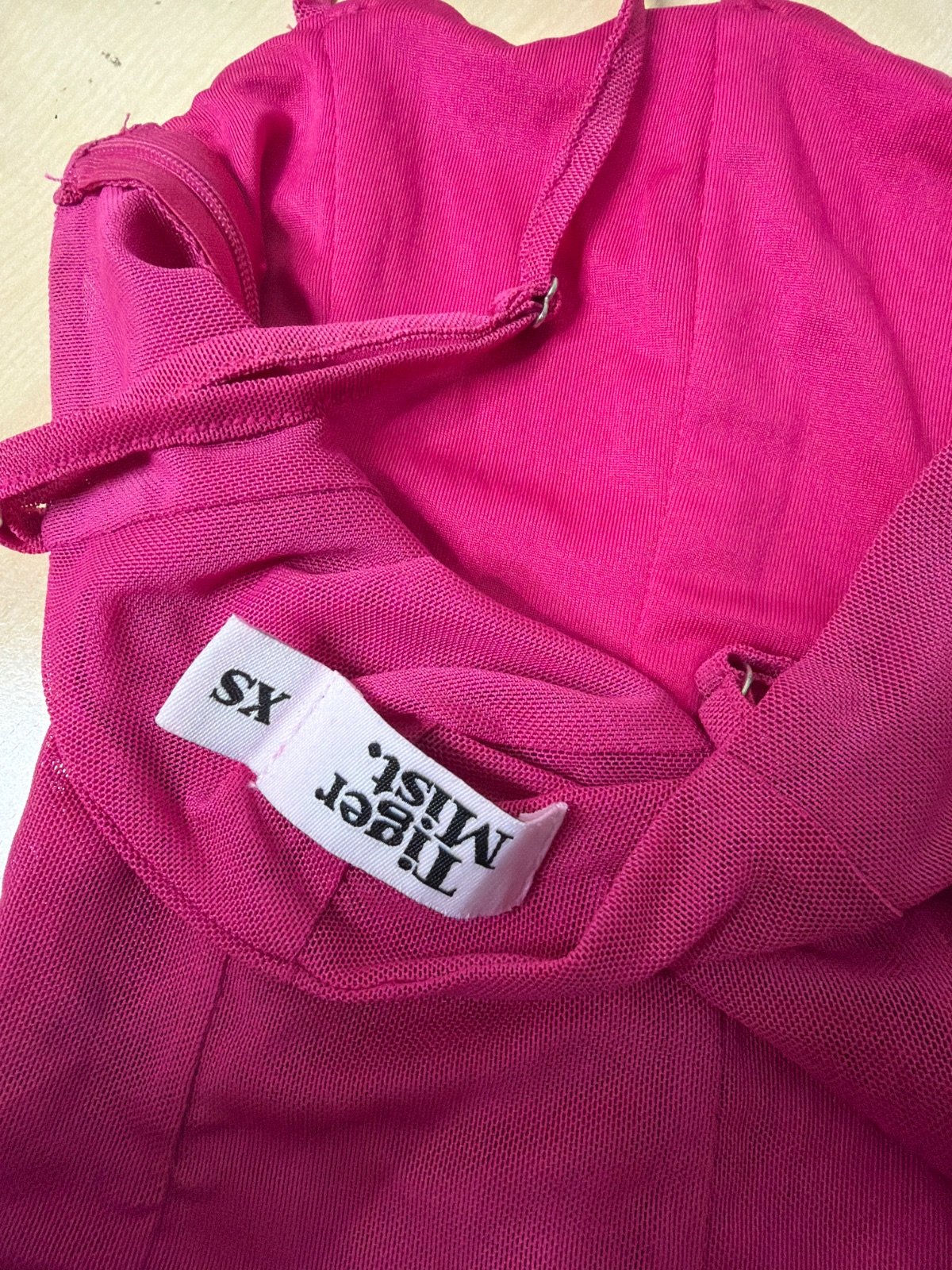 Tiger Mist corset top rosa fucsia malla Y2K streetwear — foto 4
