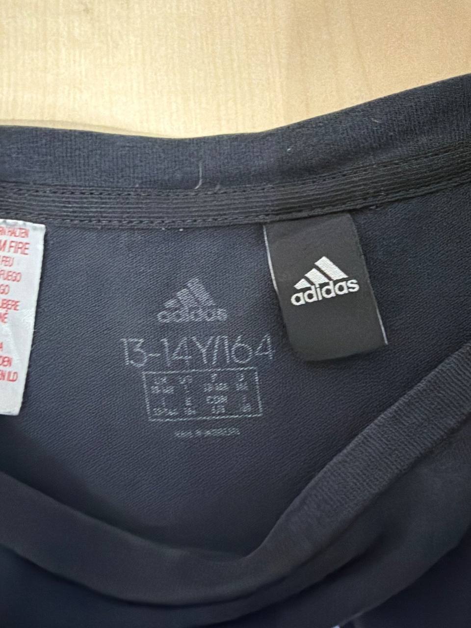 Adidas camiseta niña 13-14 años logo holográfico negra — foto 3