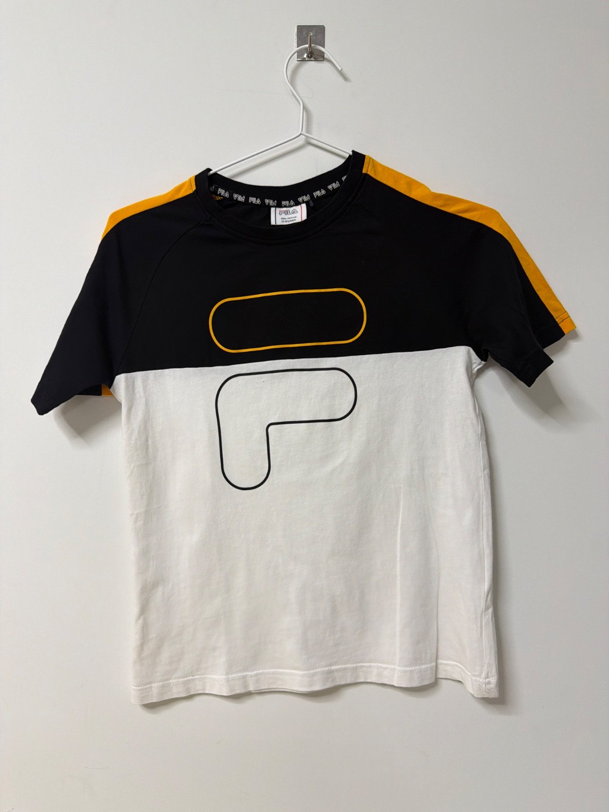 Camiseta Fila Colorblock Retro - Talla 11/12 Años (Ideal Mujer XS / Baby Tee)