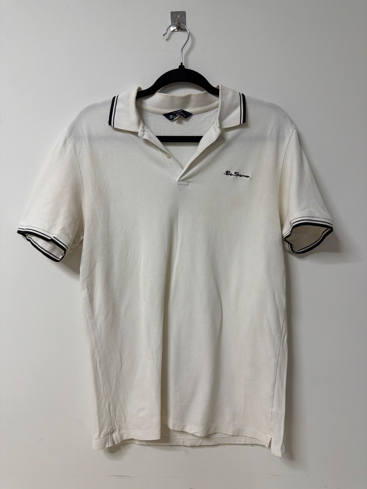 Polo Ben Sherman Blanco Detalles Negros - Talla M (100% Algodón)