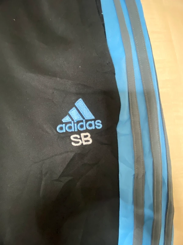 Pantalón chándal Adidas Vintage Negro y Azul | Talla L | Edición Equipo — foto 3