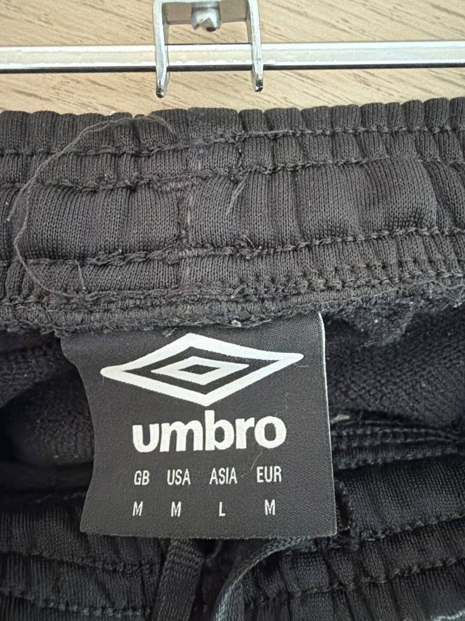 Umbro Trackpants Negro Talla M Pantalón Chándal Deporte Vintage — foto 3