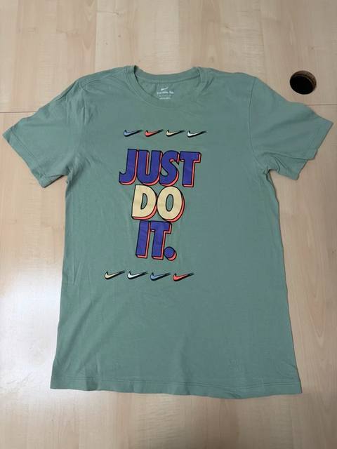 Camiseta Nike Just Do It Verde Salvia Talla S | The Nike Tee Graphic Swoosh