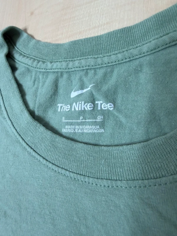 Camiseta Nike Just Do It Verde Salvia Talla S | The Nike Tee Graphic Swoosh — foto 3